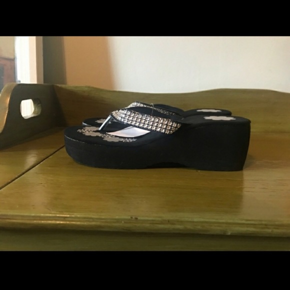 🌸cute n comfy floral flip flops🌸 - Picture 7 of 8